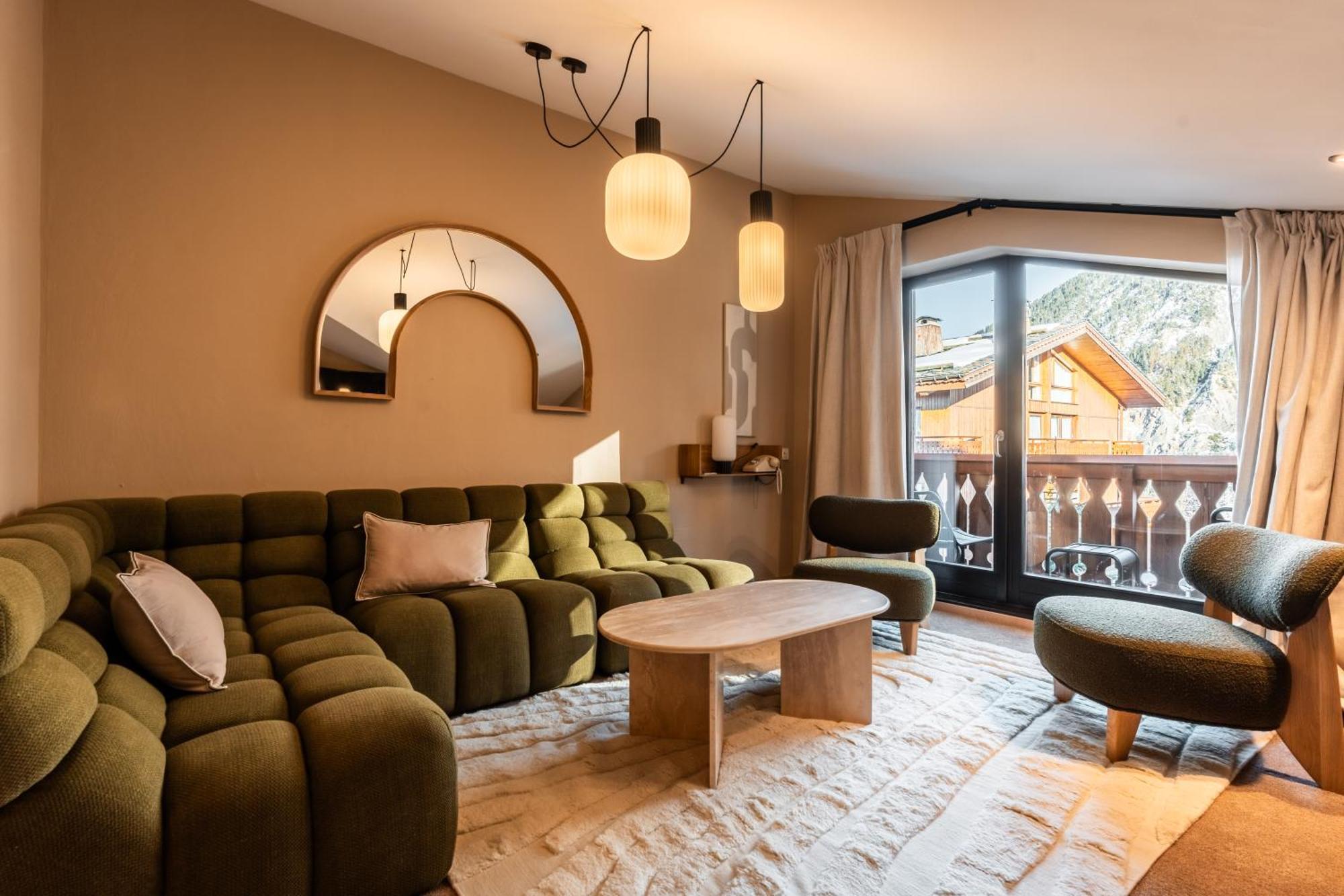Fahrenheit Seven Hotel 4*