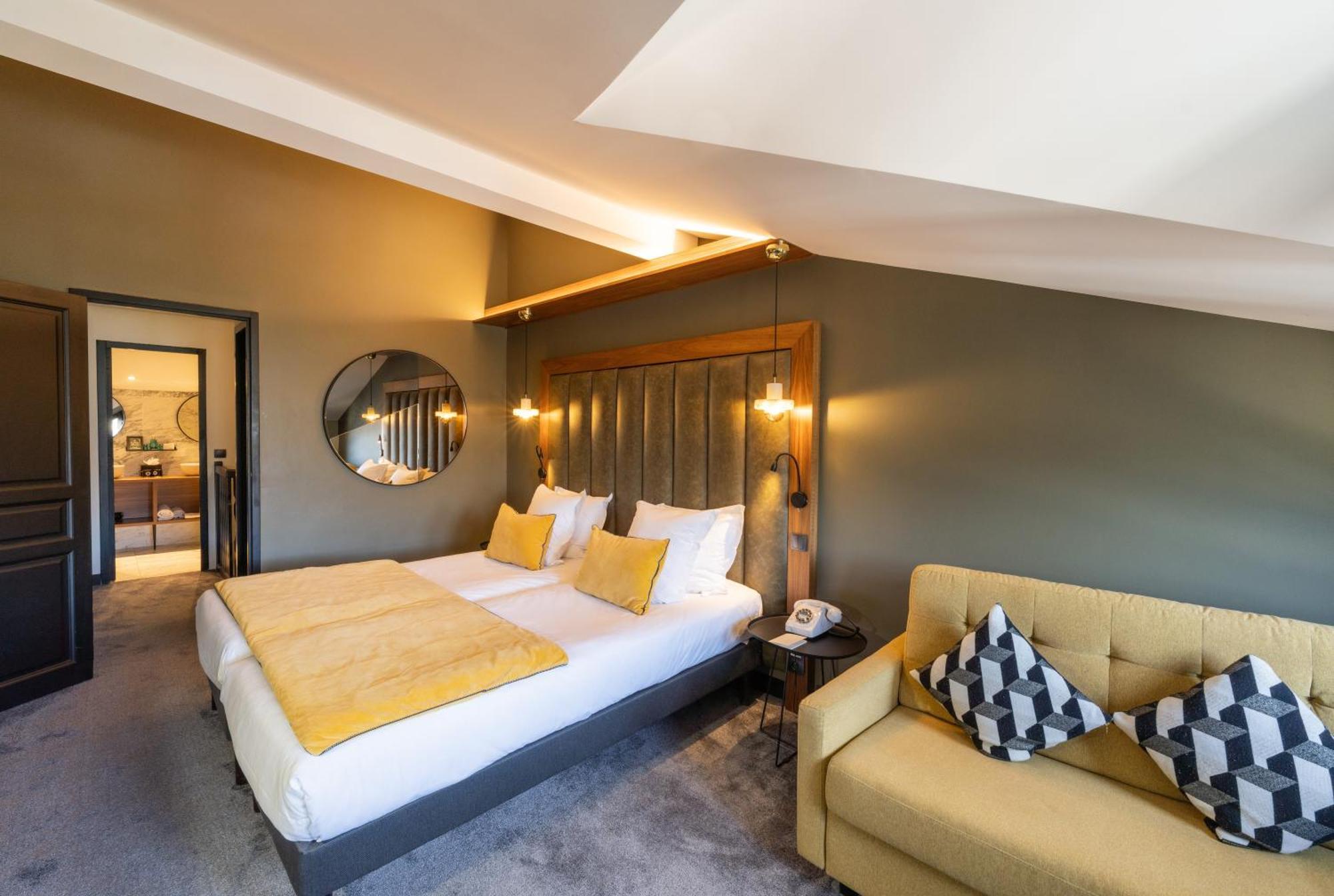 Fahrenheit Seven Hotel