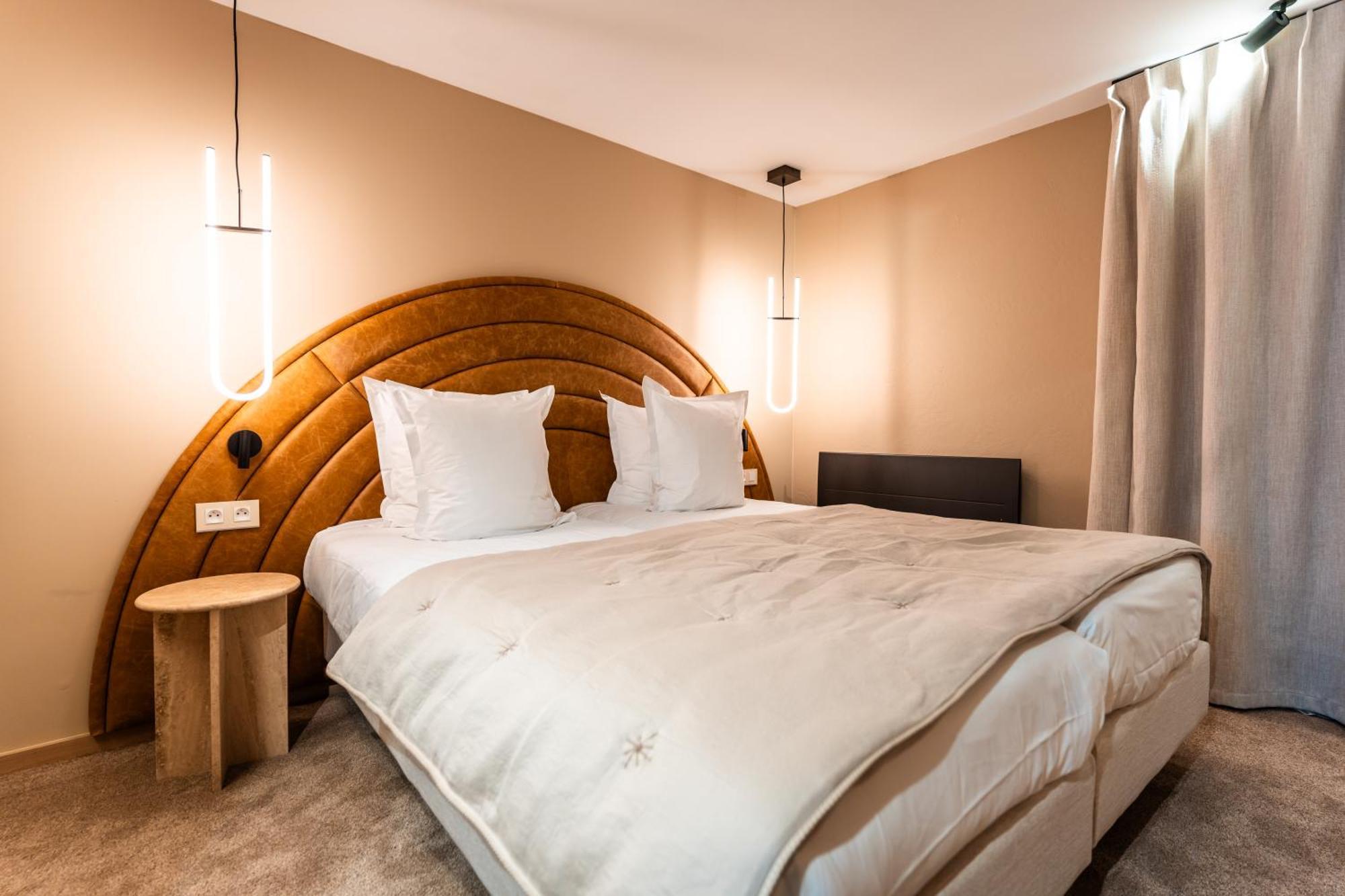 Fahrenheit Seven Hotel