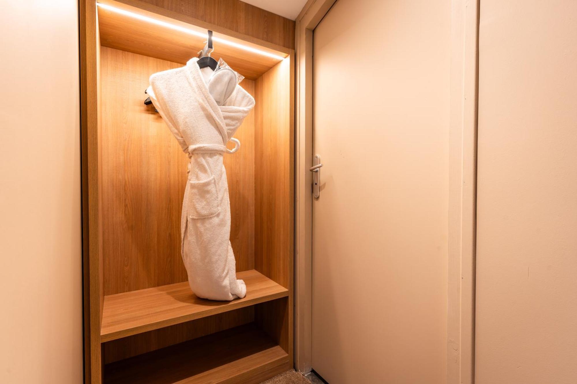 Hotel Fahrenheit Seven 4*