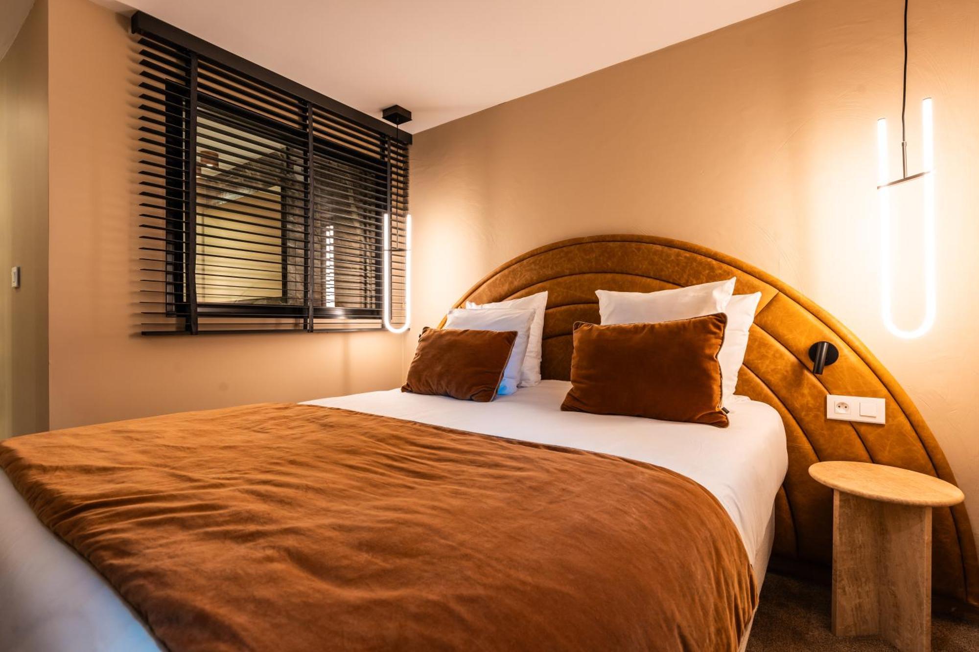 Fahrenheit Seven Hotel