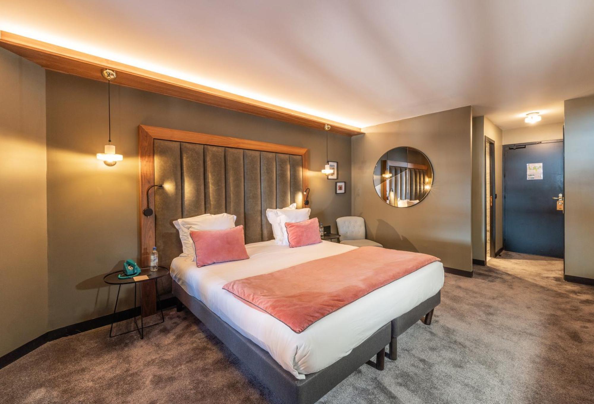 Fahrenheit Seven Hotel