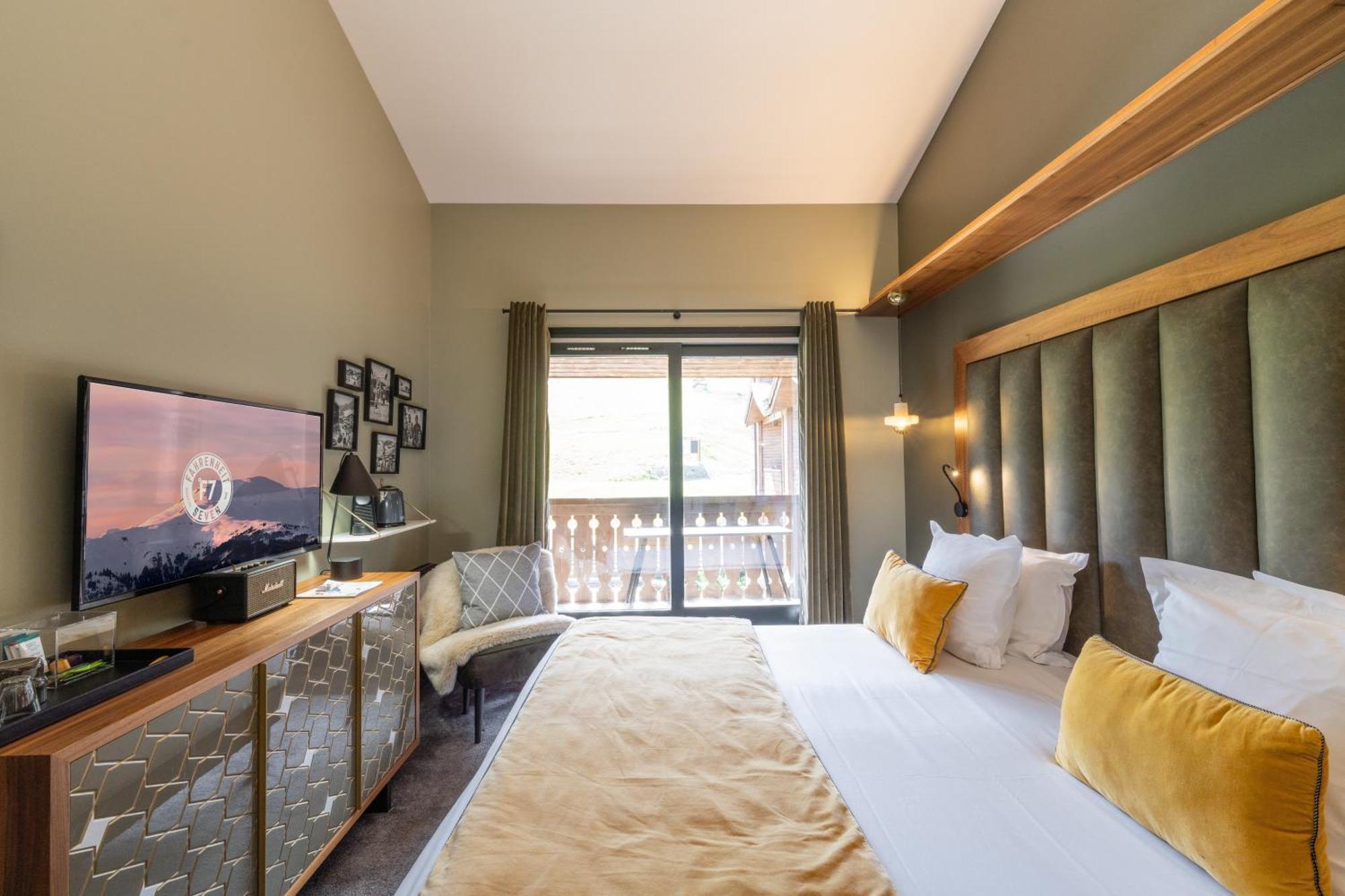 Fahrenheit Seven Hotel 4*