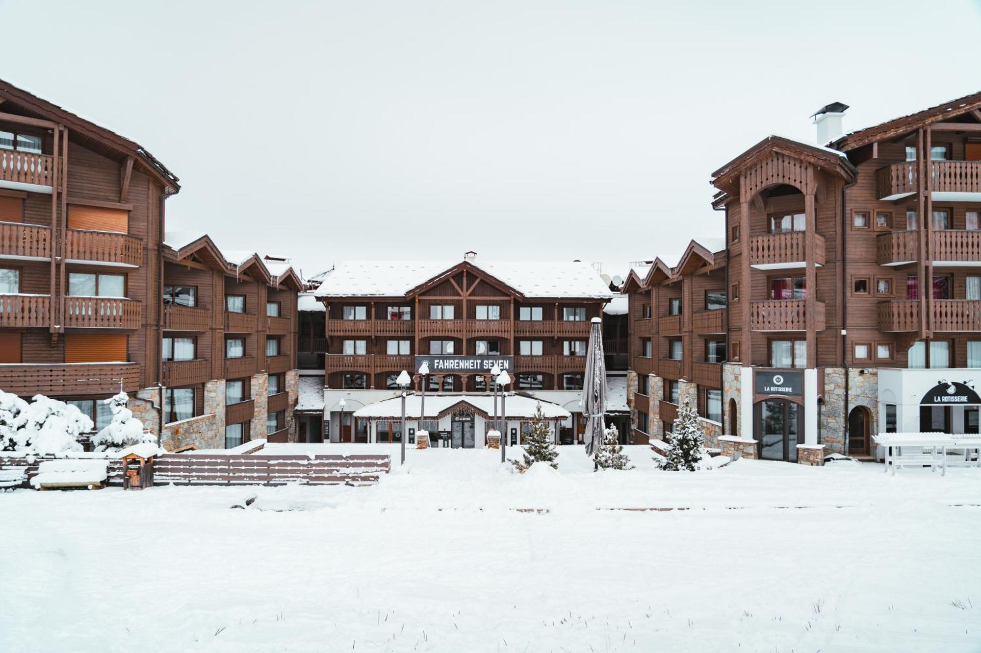 Fahrenheit Seven Hotel