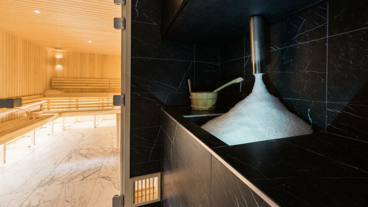 Fahrenheit Seven Hotel 4*