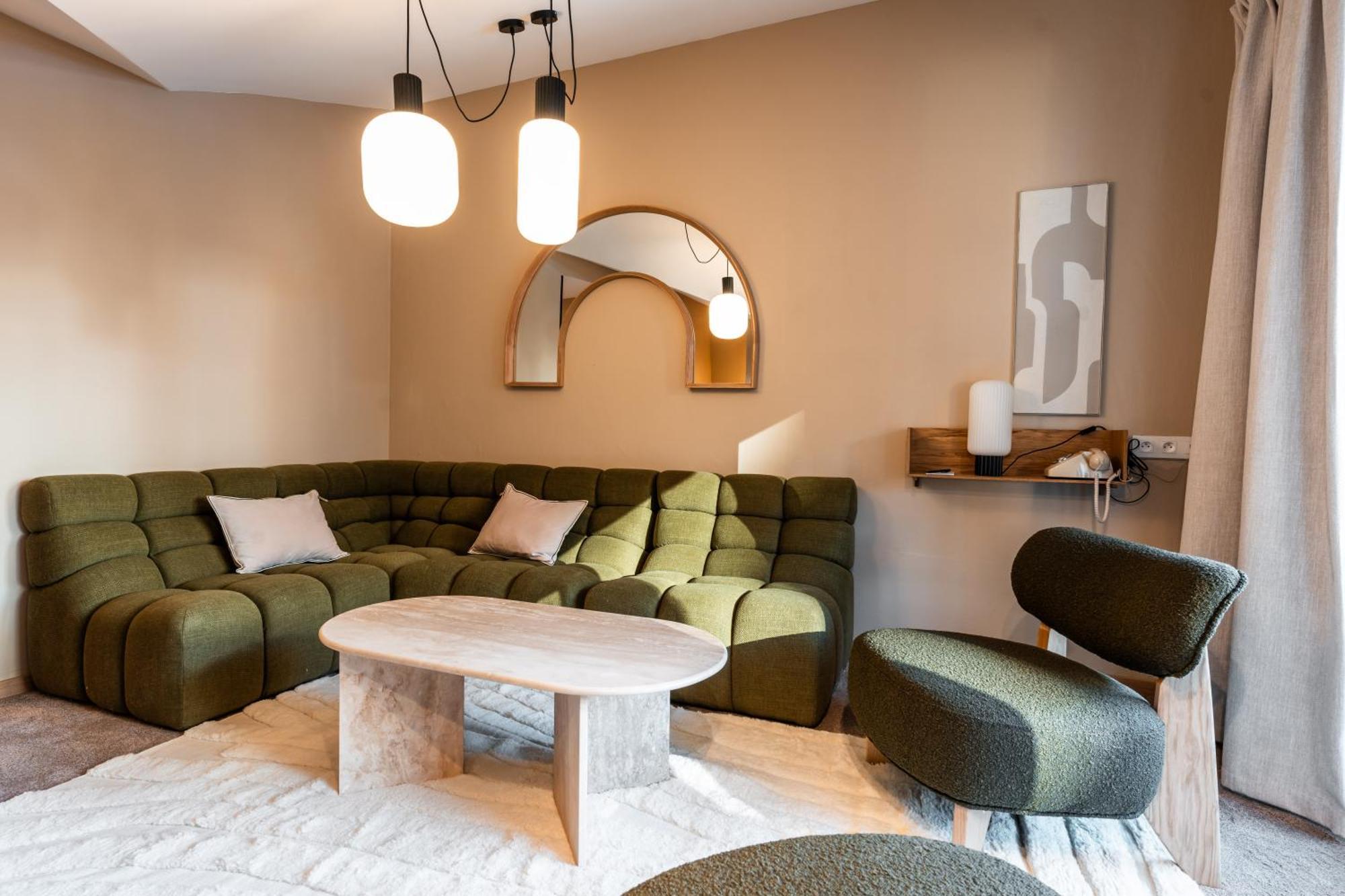 Fahrenheit Seven Hotel 4*